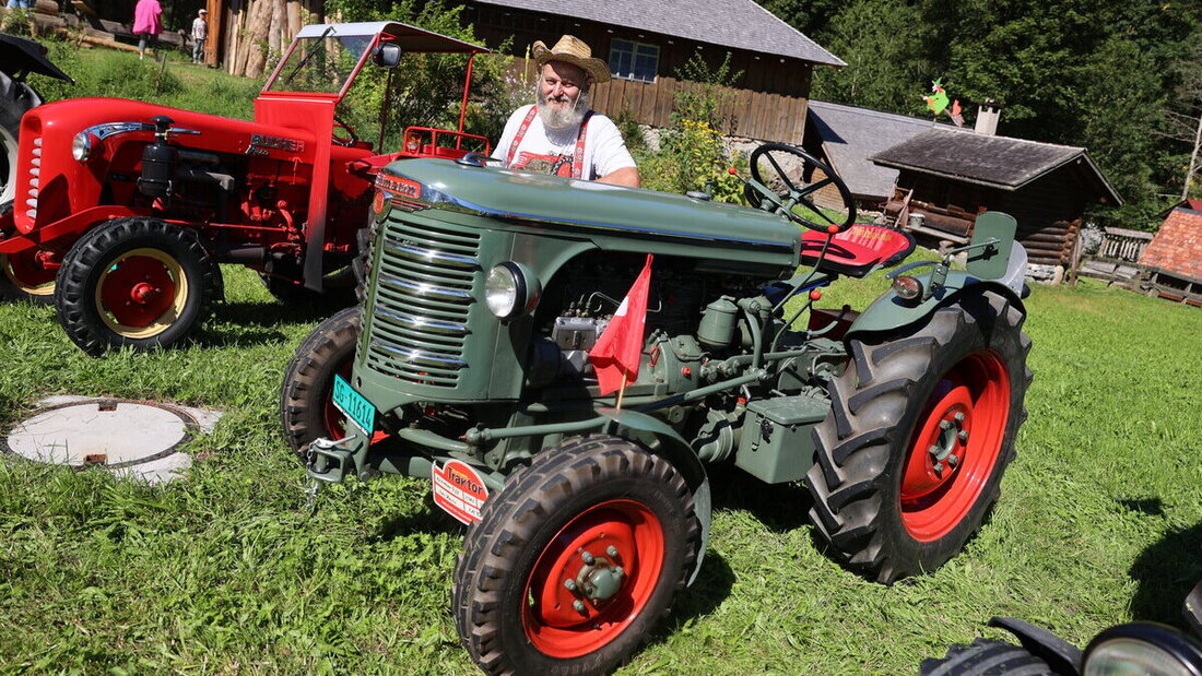 Unbeschwerte Stunden, fern von der Hektik der Gegenwart: Der Handwerksmarkt, die Oldtimer-Traktorenausstellung, Drehorgelklänge und vieles mehr sorgen für nostalgische Stimmung.