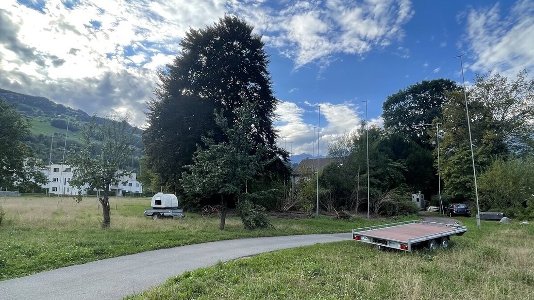 Hier sollen 50 Wohnungen entstehen: An der Flumser Felsenstrasse. (Bilder: Ruedi Gubser)