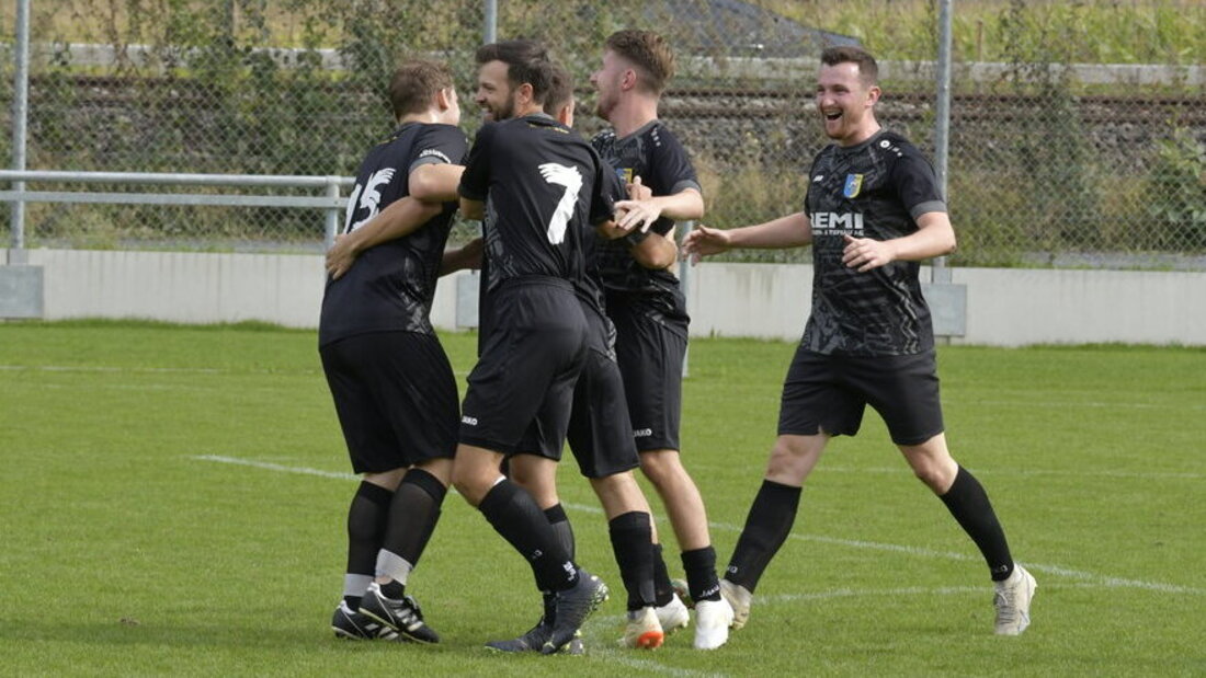 Impressionen vom 5.-Liga-Derby Mels III – Sargans III. (Bild Reto Voneschen)