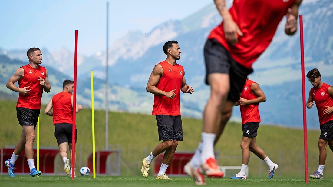 Zurück beim FC Vaduz: Nach zwei Jahren in der Fremde ist der Murger Dejan Djokic (Mitte) wieder beim Liechtensteiner Profiklub. (Bild: Gian Ehrenzeller/Keystone) 201648_201649.jpg