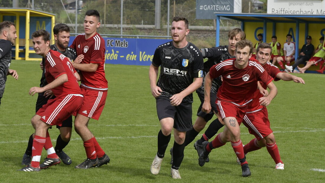 Impressionen vom 5.-Liga-Derby Mels III – Sargans III. (Bild Reto Voneschen)