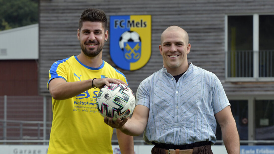 Bereit für das grosse Duell: Daniel Bärtsch (links) von den Melser Fussballsenioren und Eidgenosse Marco Good. (Bild Reto Voneschen)