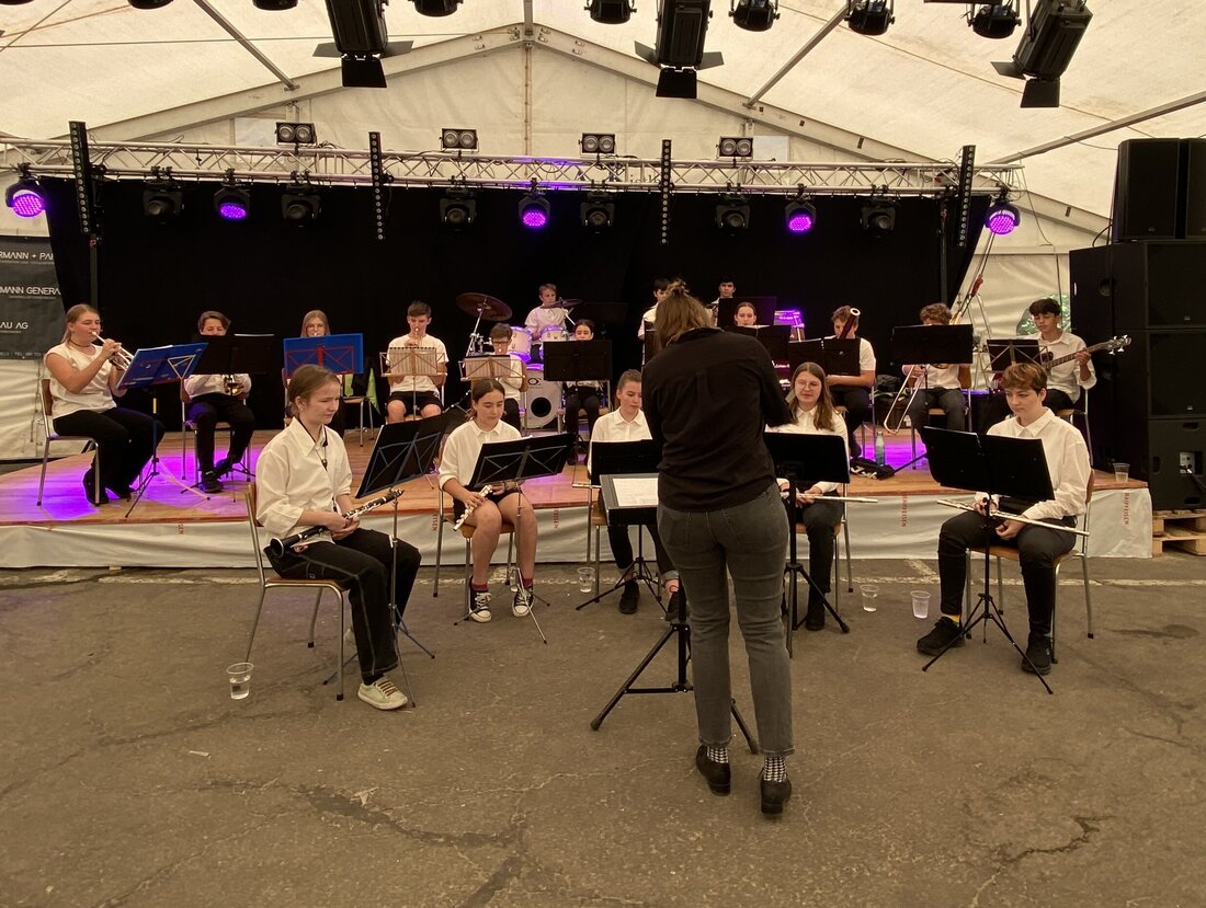 Auch der Nachwuchs steht im Rampenlicht: Die Jugendmusik Vilters-Wangs-Sargans eröffnet den Frühschoppen am Sonntag. (Bilder Patricia Hobi, Michael Kohler, Pressedienst)