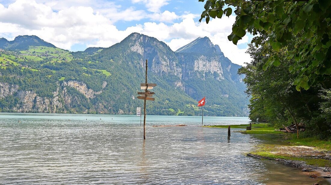 Strand unter in Weesen: Am Gäsistrand am 1. August eine Cervelat bräteln dürfte schwierig werden. (Bild: Markus Timo Rüegg)