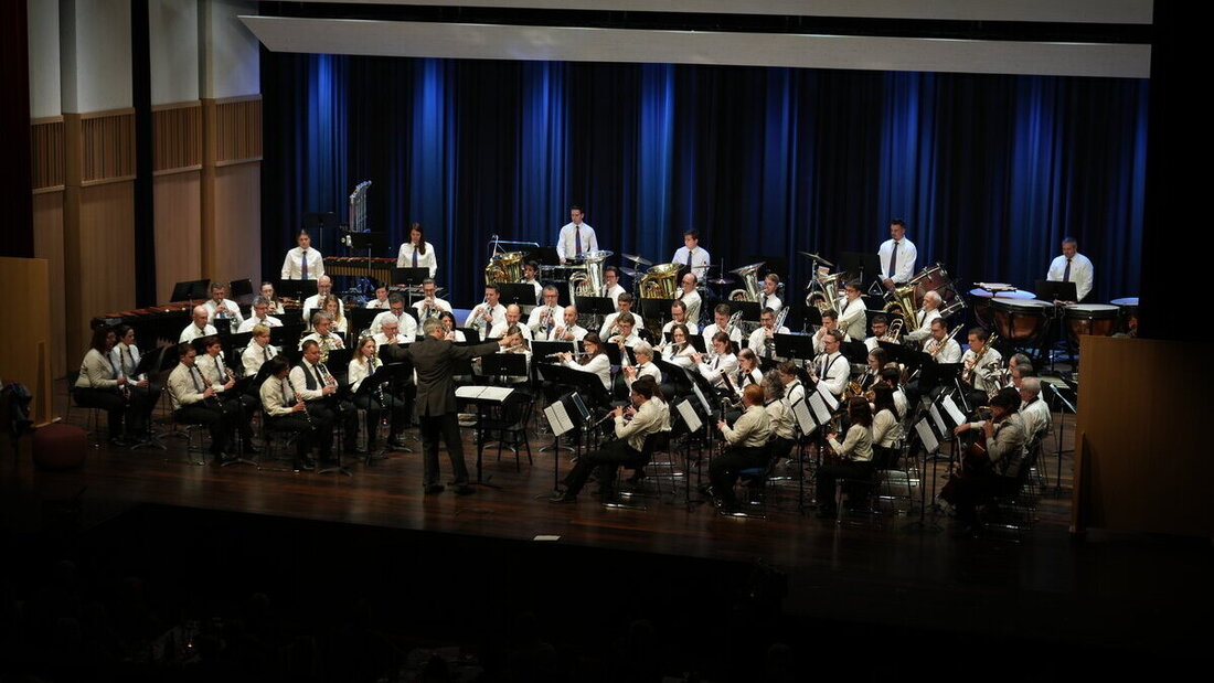 Feiert das 150-Jahr-Jubiläum mit viel Musik und einem Bühnenstück: die Musikgesellschaft Konkordia Mels. (Bilder: Stefan Bärtsch)