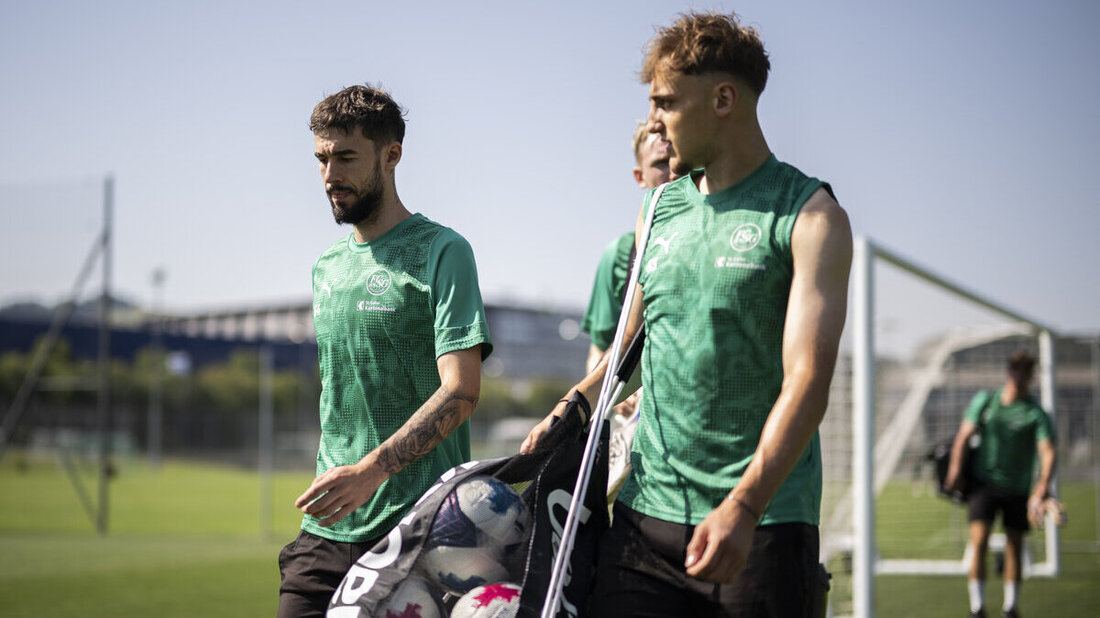 Nächste Zwangspause: Corsin Konietzke (rechts) verletzt sich im Training. (Archivbild: Keystone)