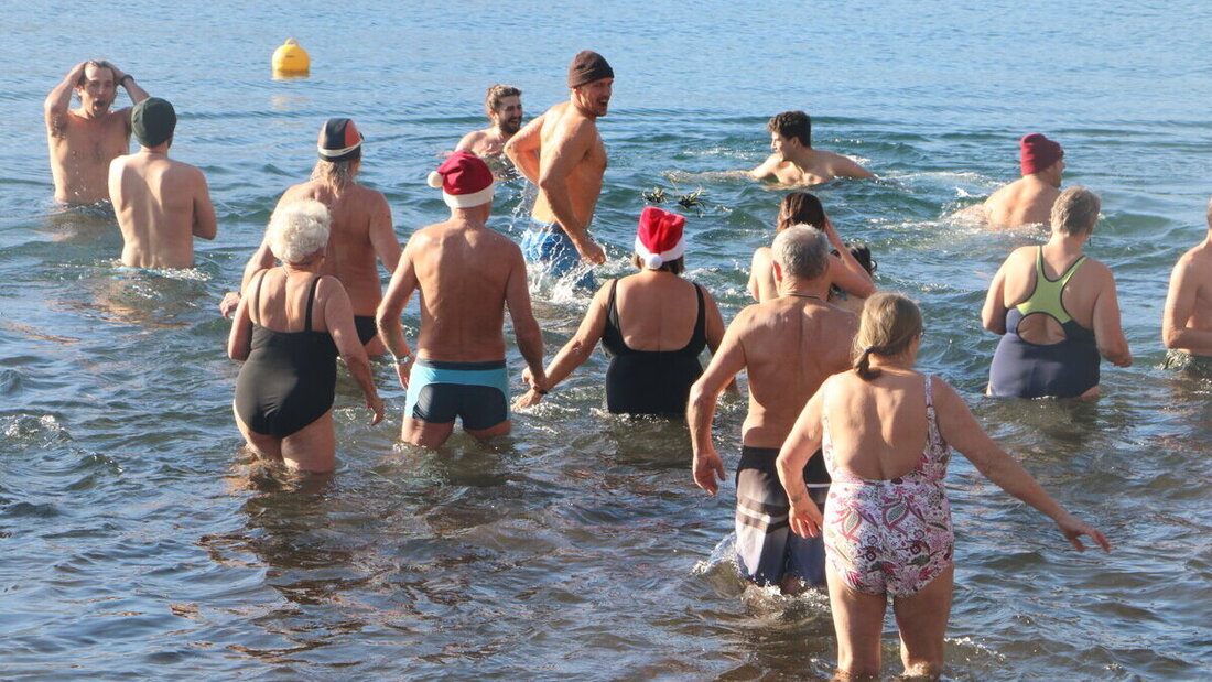 Augen zu und durch: Ein Bad im Walensee hat im Winter etwas sehr erfrischendes. (Bilder und Video: Sara Bircher)