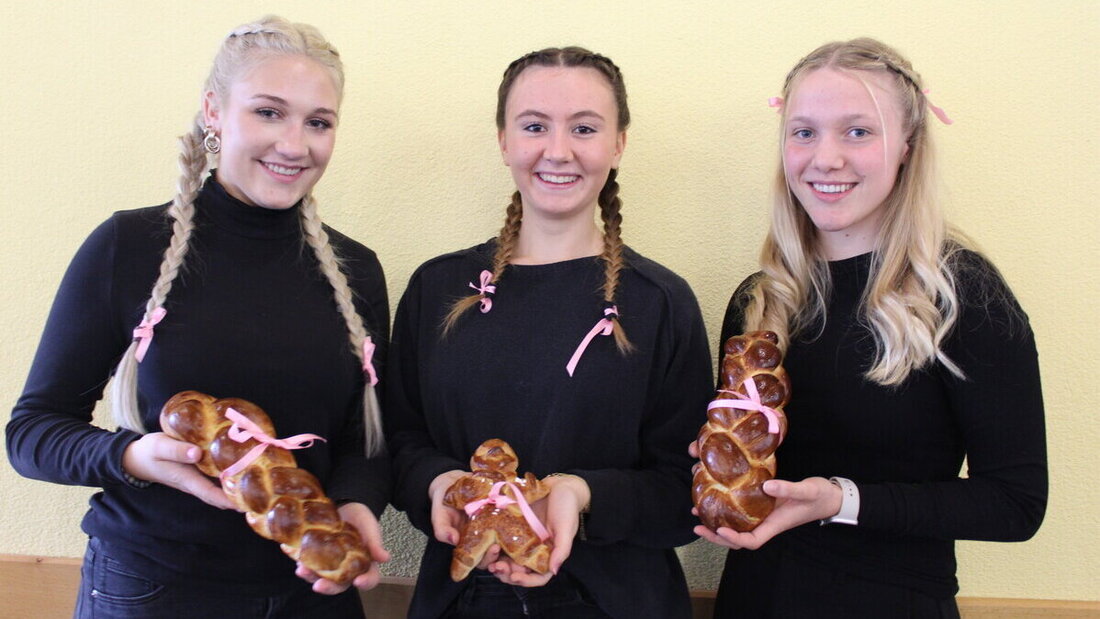 Die «Zopfmeitlä» bei ihrer Pitch-Präsentation: Nina Gubser, Olivia Dürr und Anita Gebelein (von links). (Bilder: Regula Gebelein)