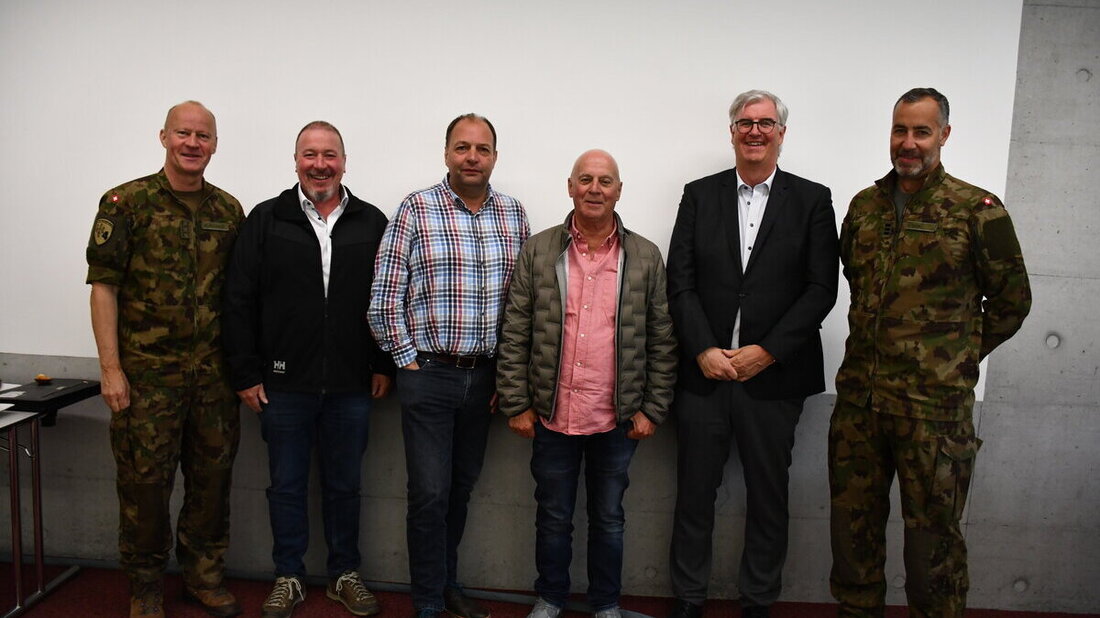 TSW-Armeekommission mit neuem Gewerbevertreter: Willy Brülisauer, Walter Gartmann, Remo Bianchi (neu) und Max Bürer (bisheriger Gewerbevertreter), Marcel Benz sowie Cédric Ruckli (von links; es fehlt Silvio Kühne). (Pressebild)