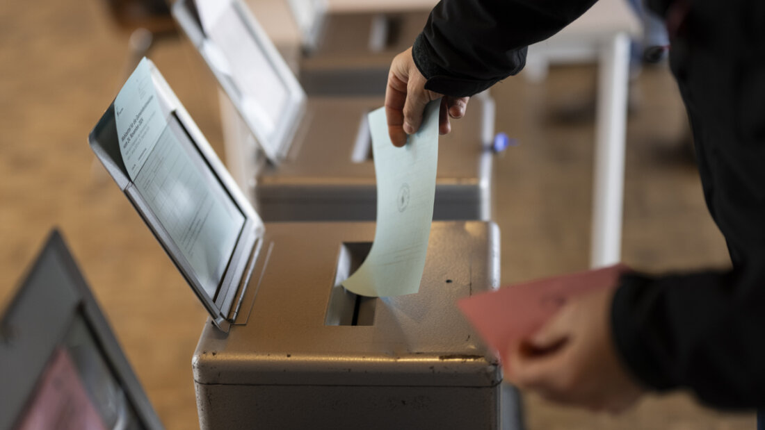 Auch Menschen mit geistiger Beeinträchtigung sollen an der Urne mitbestimmen dürfen. Der Nationalrat hat eine Motion mit dieser Forderung angenommen. (Symbolbild) 20250505162633826.jpg
