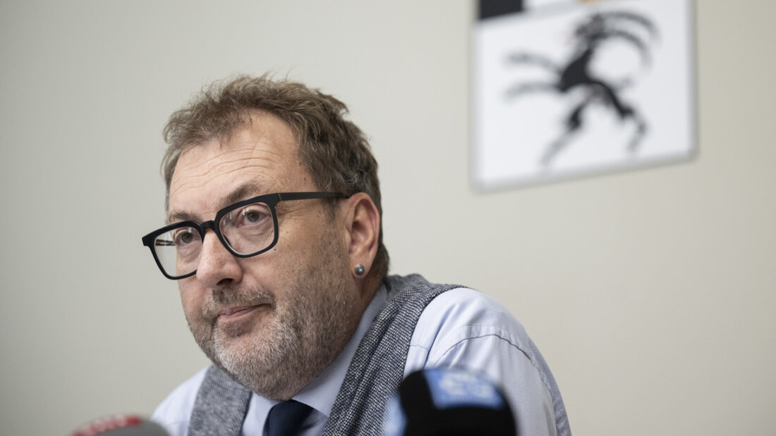 Regierungsrat Peter Peyer (SP) sieht nach der Brandkatastrophe im Wallis keinen Handlungsbedarf bei den Brandschutzvorschriften in Graubünden. (Archivbild) 20260113151306438.jpg