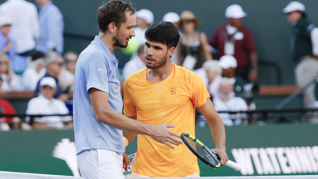 Überraschende Niederlage für Carlos Alcaraz (rechts): Die Weltnummer 1 verliert in Indian Wells gegen Daniil Medwedew 20260315071340414.jpg