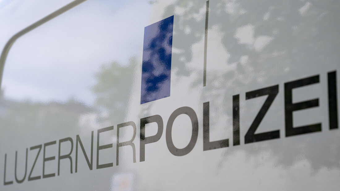 Die Luzerner Polizei rückte am Donnerstagmittag wegen eines tödlichen Unfalls in Eich aus. (Symbolbild) 20260702191405495.jpg