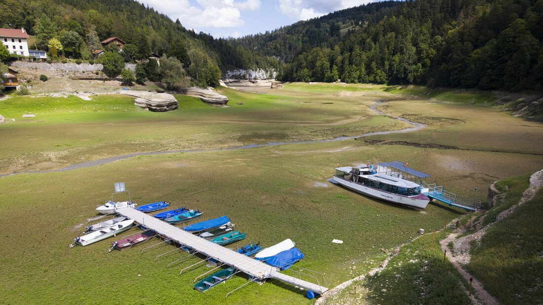 Der Lac des Brenets im Kanton Neuenburg ist seit einem Monat ausgetrocknet und hat sich in eine Wiese verwandelt. 20260822161658882.jpg