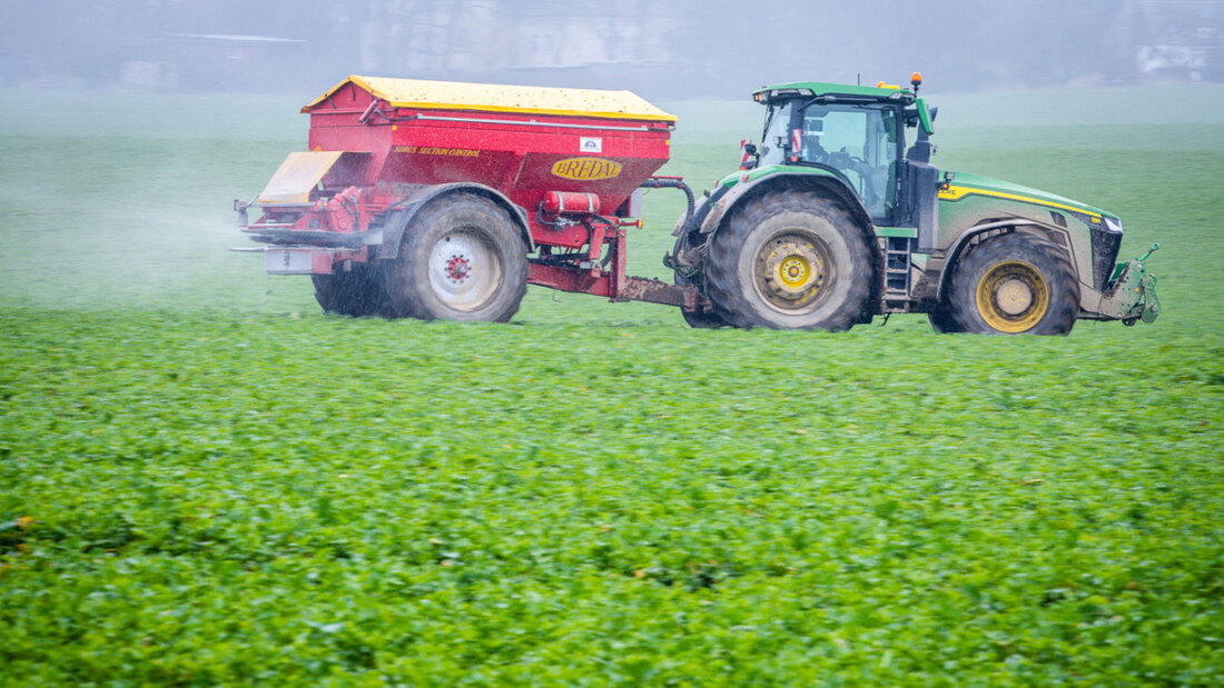 Europas Landwirte sind mit hohen Düngemittelpreisen konfrontiert. Die Europäische Kommission hat Hilfe angekündigt. Jetzt werden Zahlen bekannt. (Archivbild) 20260610003952917.jpg
