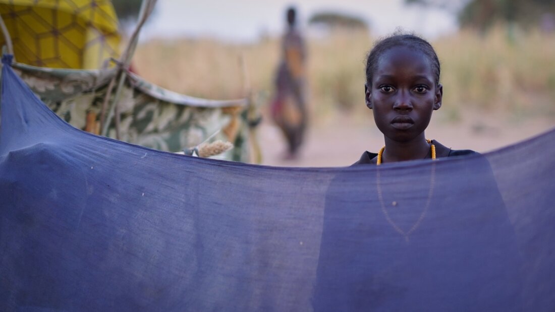 HANDOUT - Dieses von UNICEF veröffentlichte Foto zeigt eine Frau aus Al-Faschir in einem Vertriebenenlager in Tawila, in dem sie Zuflucht vor den Kämpfen zwischen Regierungstruppen und der RSF gesucht hat. Foto: Mohammed Jammal/UNICEF/AP/dpa - ACHTUNG: Nur zur redaktionellen Verwendung und nur mit vollständiger Nennung des vorstehenden Credits 20251114101509859.jpg