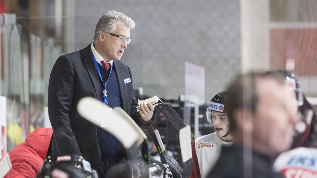 Roger Bader gibt an der Bande der Österreicher weiterhin den Ton an 20240312182308922.jpg