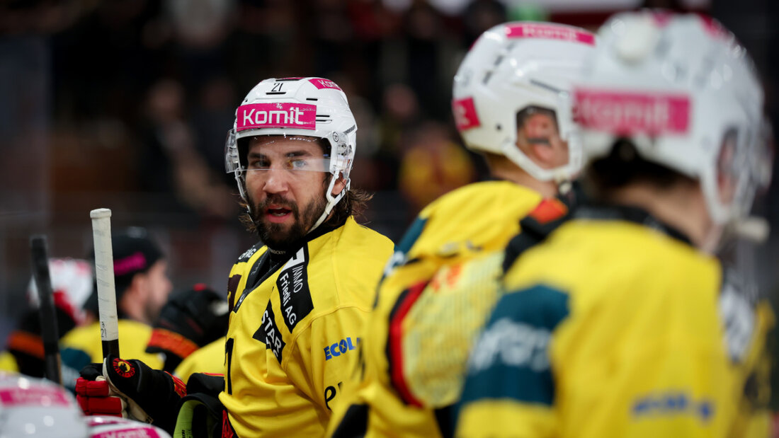 895 Spiele bestritt Simon Moser in der National League, nun ist die Karriere des langjährigen SCB-Stürmers wegen einer Verletzung vorzeitig zu Ende 20251202104231324.jpg