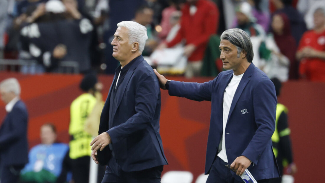 Der Schweizer Nationaltrainer Murat Yakin (rechts) und sein Vorgänger Vladimir Petkovic kennen sich gut - und schätzen sich 20260703104826178.jpg