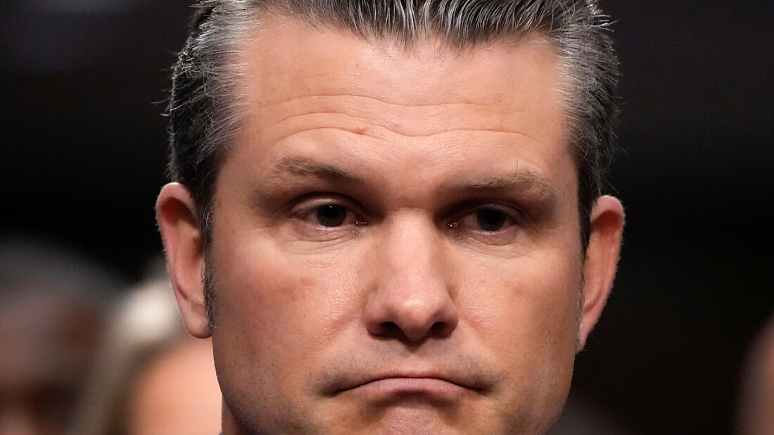 ARCHIV - Pete Hegseth, der von dem designierten US-Präsidenten Trump zum Verteidigungsminister gewählt wurde, erscheint vor dem Streitkräfteausschuss des Senats zu seiner Bestätigungsanhörung im Kapitol. Foto: Alex Brandon/AP/dpa 20250327041243336.jpg