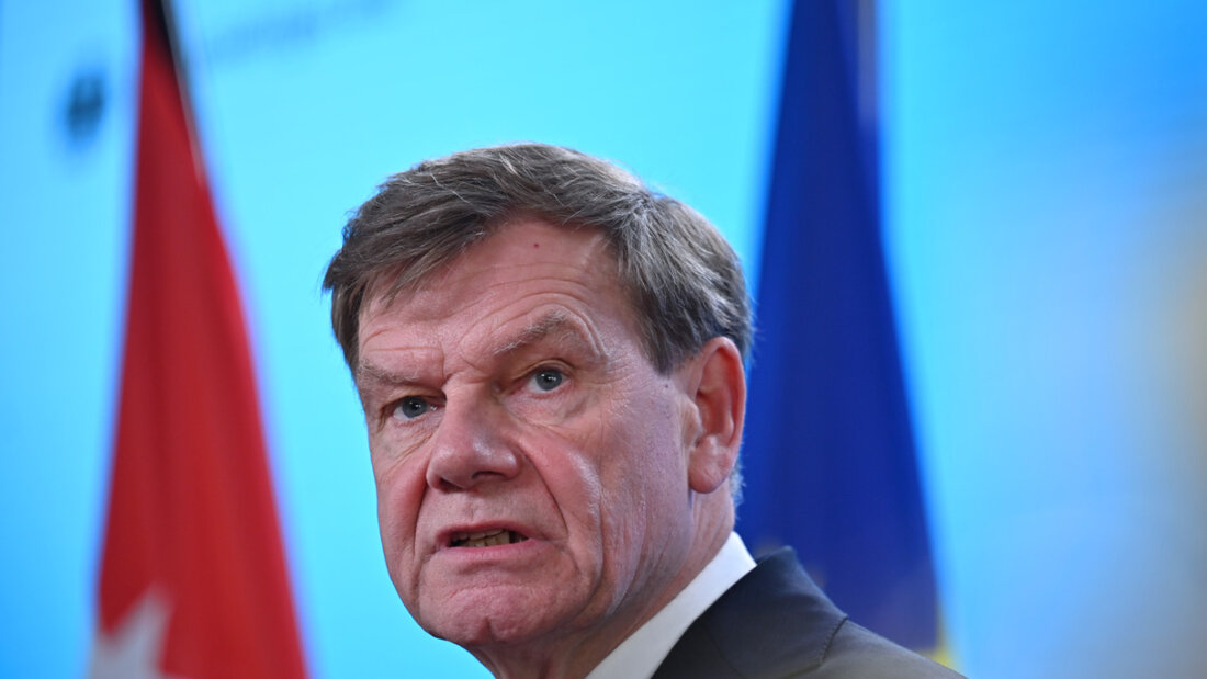 Außenminister Johann Wadephul (CDU) spricht bei einer gemeinsamen Pressekonferenz mit seinem jordanischen Amtskollegen Aiman al-Safadi im Auswärtigen Amt. Die Außenminister treffen sich vor dem Hintergrund des Krieges zwischen Israel und Iran. Foto: Katharina Kausche/dpa 20250619060216928.jpg