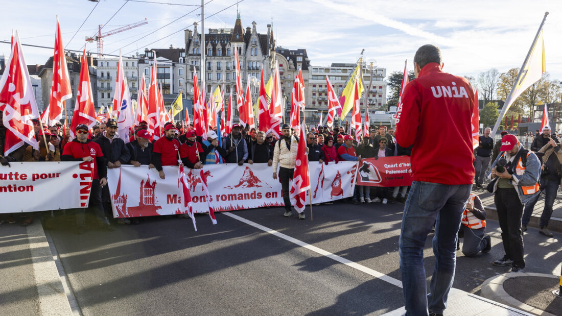 Um Druck zu machen, streikten in den vergangenen Wochen Bauarbeiter in mehreren Schweizer Städten - so etwa in Lausanne (im Bild). (Archivbild) 20251212174901397.jpg