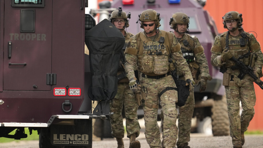 Angehörige der Strafverfolgungsbehörden suchen nach tödlichen Schüssen auf eine Politikerin und ihren Ehemann nach einem Verdächtigen. Foto: George Walker IV/AP/dpa 20250616064122096.jpg