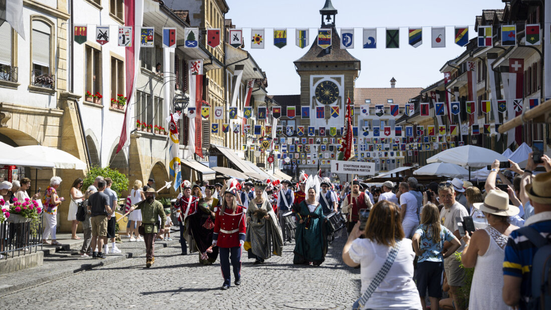 Umzug durch die Altstadt bei der Gedenkfeier 550 Jahre Schlacht bei Murten. 20260620174342425.jpg