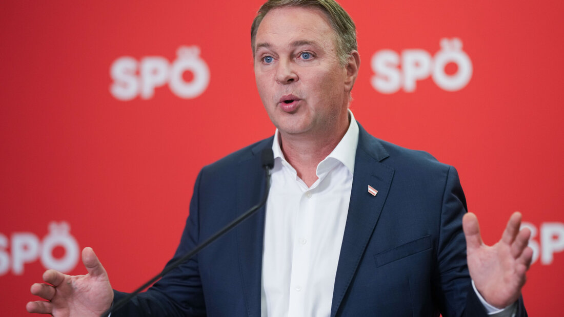 Der SPÖ-Bundesvorsitzende Andreas Babler während einer Stellungnahme anlässlich eines Treffens mit den SPÖ-Landesspitzen in Wien. Foto: Georg Hochmuth/APA/dpa 20261004225801855.jpg
