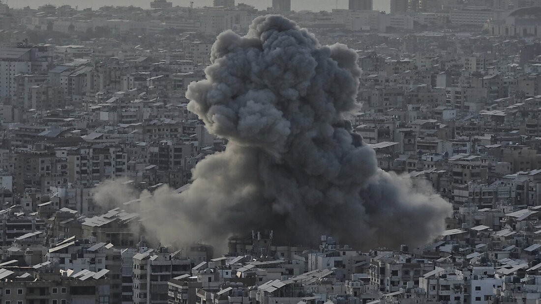 Nach einem israelischen Luftangriff auf Dahija, einem südlichen Vorort von Beirut, Libanon, steigt Rauch auf. Foto: Bilal Hussein/AP/dpa 20250427195717662.jpg