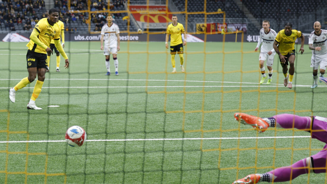Mit diesem verwandelten Elfmeter rettete Chris Bedia den Young Boys gegen Servette einen Punkt 20260412183014908.jpg