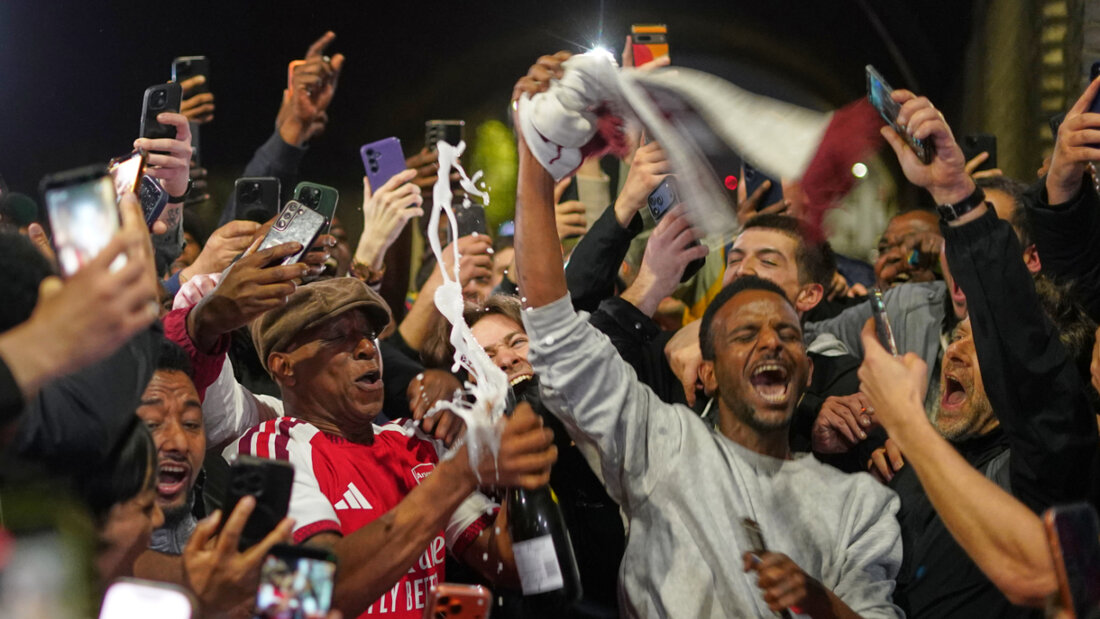 Fans feiern den Meistertitel von Arsenal 20260521050036455.jpg