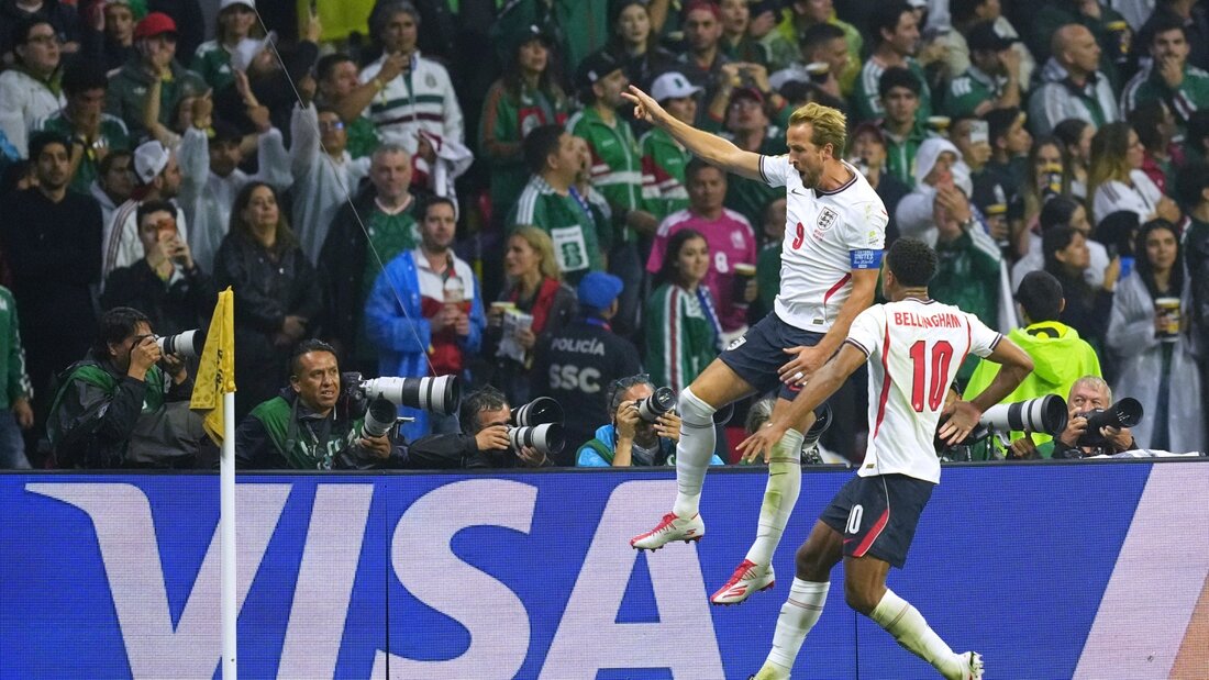 Harry Kane (in der Luft) trifft auch gegen Mexiko, Jude Bellingham leitet den Sieg mit einer Doublette ein 20260706050657322.jpg