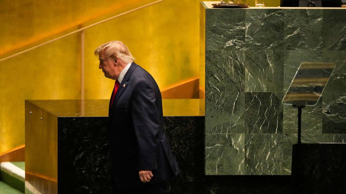 US-Präsident Donald Trump verlässt nach seiner Rede während der 81. Sitzung der Generalversammlung der Vereinten Nationen im Hauptquartier der Vereinten Nationen den Saal. Foto: Seth Wenig/AP/dpa 20260922172540326.jpg