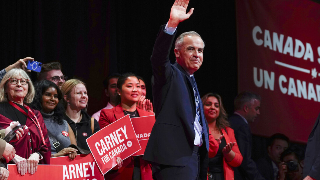 Der kanadische Premierminister Mark Carney winkt nach seiner Rede in seiner Wahlkampfzentrale, nachdem die Liberale Partei die kanadischen Wahlen in Ottawa gewonnen hat. Foto: Justin Tang/The Canadian Press/AP/dpa 20250429082437135.jpg