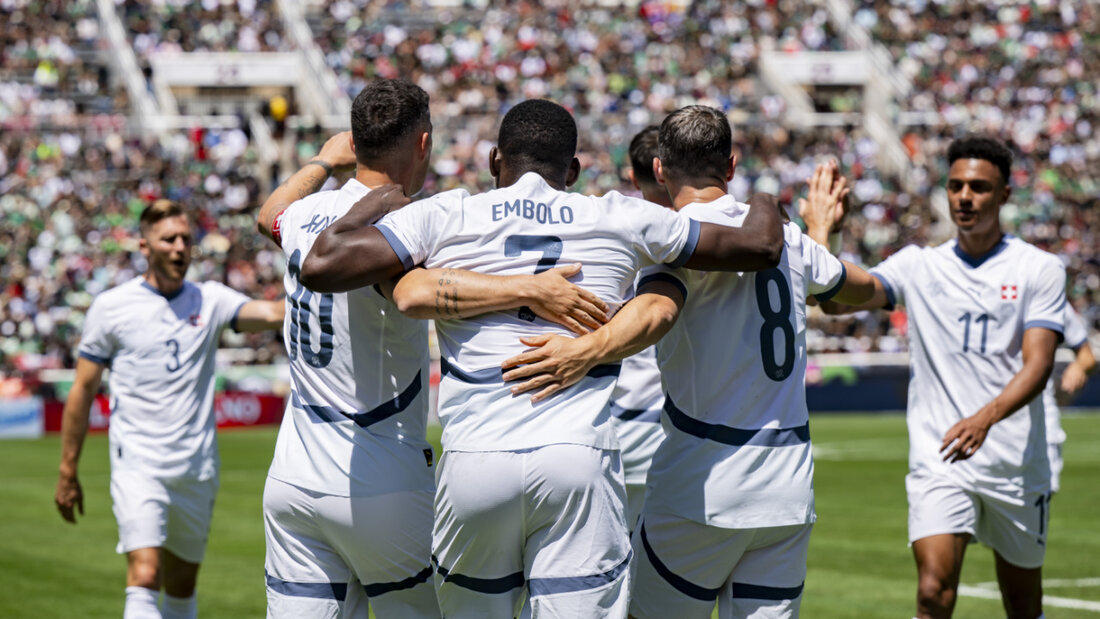 Die Schweizer feiern im Testspiel gegen Mexiko das erste Tor von Breel Embolo 20250608002232594.jpg