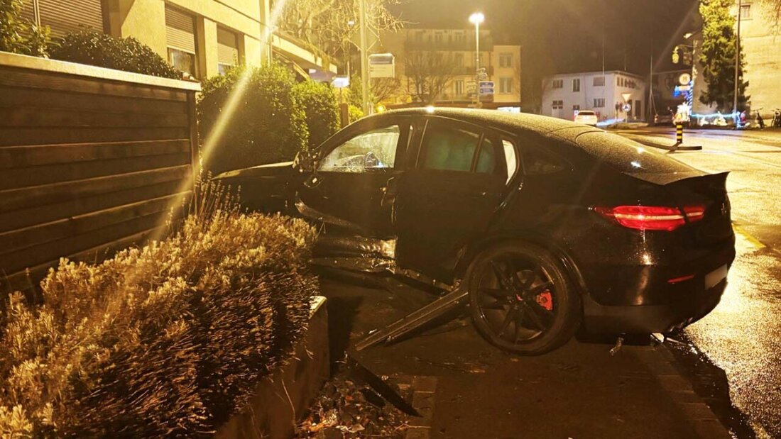 Der 20-jährige Lenker dieses Autos wird nun eine Weile zu Fuss gehen. Er musste seinen Fahrausweis abgeben. 20251207110320982.jpg