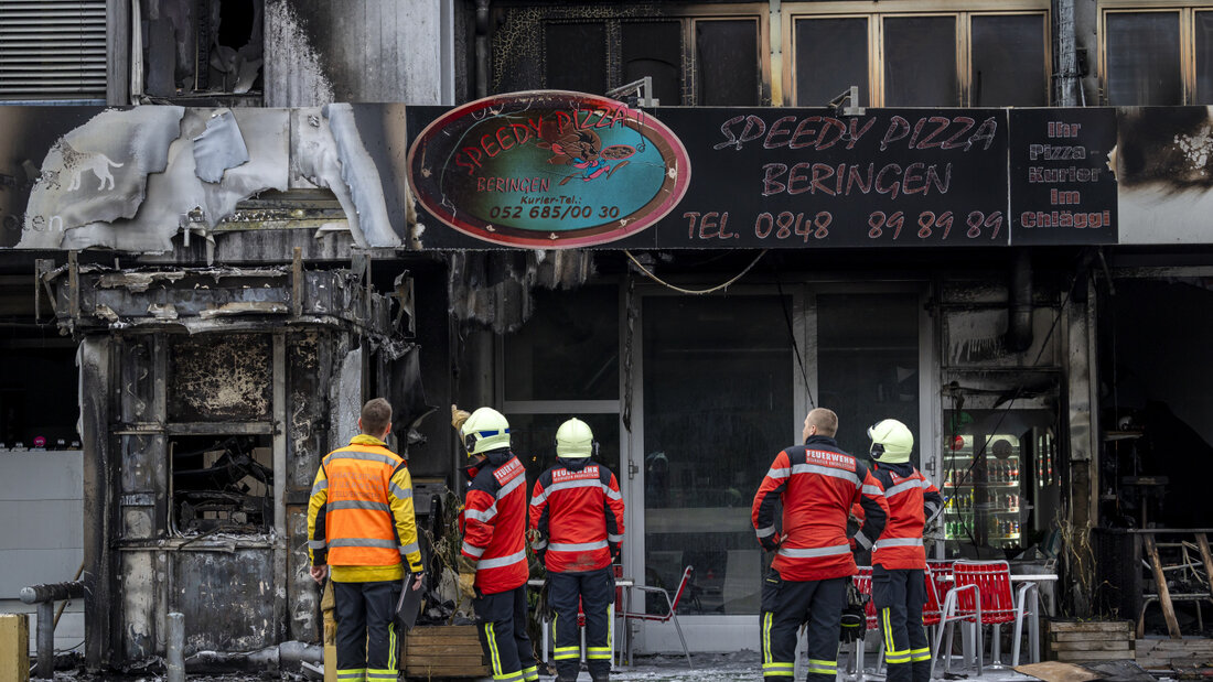 Unbekannte sprengten am frühen Montagmorgen einen Bankomaten in der Enge in Beringen. 20261019114353302.jpg