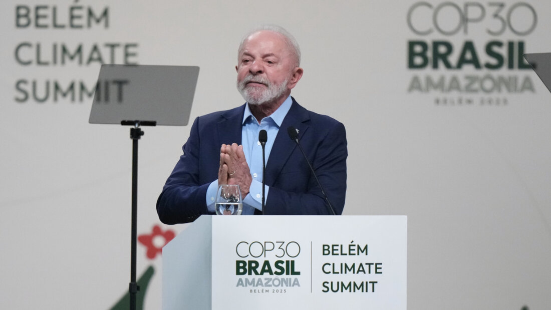 Der brasilianische Präsident Luiz Inácio Lula da Silva spricht in einer Plenarsitzung des UN-Klimagipfels COP30 in Belém. Foto: Fernando Llano/AP/dpa 20251106181327313.jpg