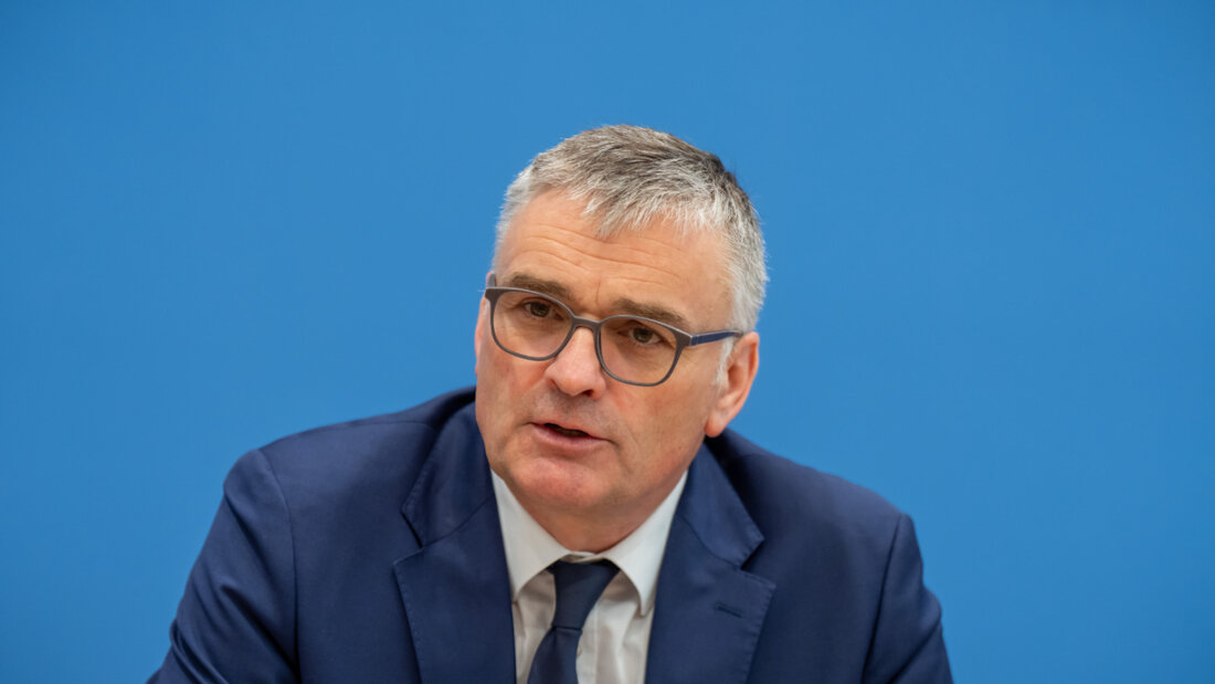 ARCHIV - Stefan Kornelius, Regierungssprecher, spricht in der regelmäßigen Konferenz der Sprecher in der Regierungspressekonferenz in der Bundespressekonferenz (BPK). Foto: Michael Kappeler/dpa 20260107145442602.jpg