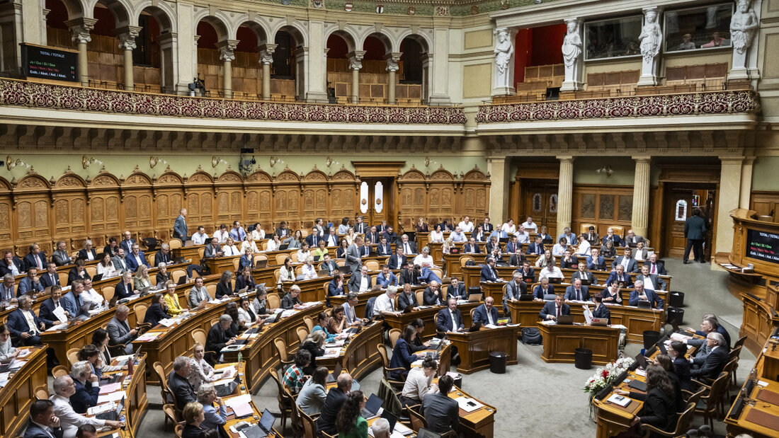 Den Ratsmitgliedern stehen während der Herbstsession 2026 Spezialisten zur Verfügung, die ihre Fragen bezüglich Anwendung von KI beantworten. (Archivbild) 20260904174359342.jpg