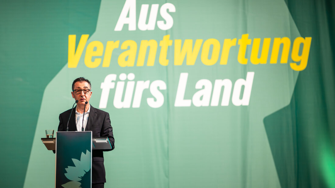 Der designierte Ministerpräsident von Baden-Württemberg, Cem Özdemir, bei der außerordentlichen Landesdelegiertenkonferenz der Grünen. Foto: Christoph Schmidt/dpa 20260510140247832.jpg
