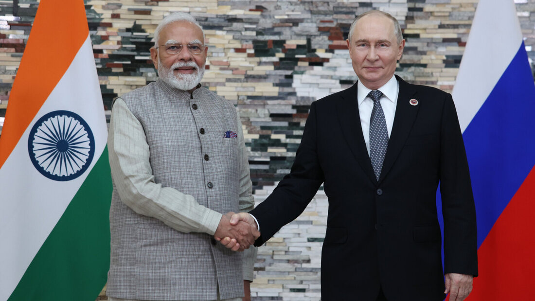 Russlands Präsident Wladimir Putin (r) und der indische Premier Narendra Modi während ihres Treffens in Bischkek. Foto: Peter Kovalev/Pool Sputnik Kremlin/AP/dpa 20260831215756246.jpg