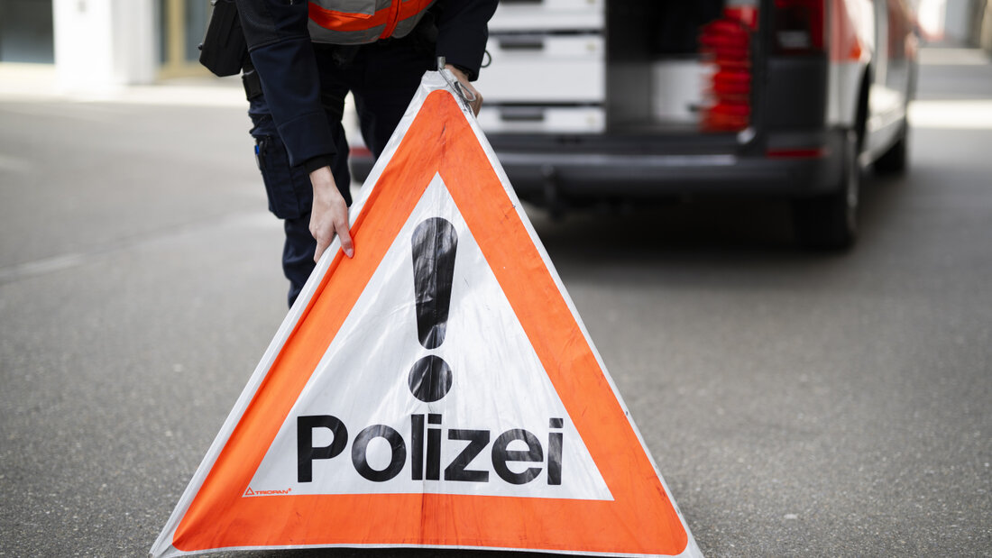 Ein 19-Jähriger verletzte sich am Freitag in St. Gallen bei einem Sturz durch eine Unterdecke. (Symbolbild) 20260704095034016.jpg