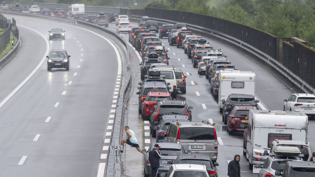 Auch an diesem Samstag staut sich der Verkehr vor dem Nordportal des Gotthard-Tunnels. (Archivbild) 20260725062241808.jpg
