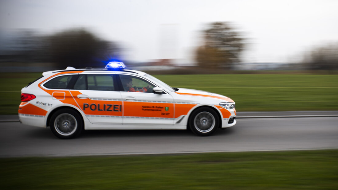Im Kanton St. Gallen musste die Polizei 34 Mal wegen häuslicher Gewalt ausrücken. (Symbolbild) 20260102155251791.jpg