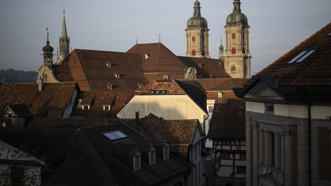 In der Stadt St. Gallen soll es wieder mehr Parkplätze geben. Dies wird in einer Initiative verlangt. (Archivbild) 20260721105609619.jpg
