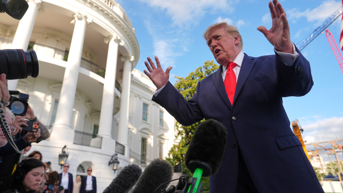 US-Präsident Donald Trump spricht mit Reportern. Foto: Julia Demaree Nikhinson/AP/dpa 20261013010717971.jpg