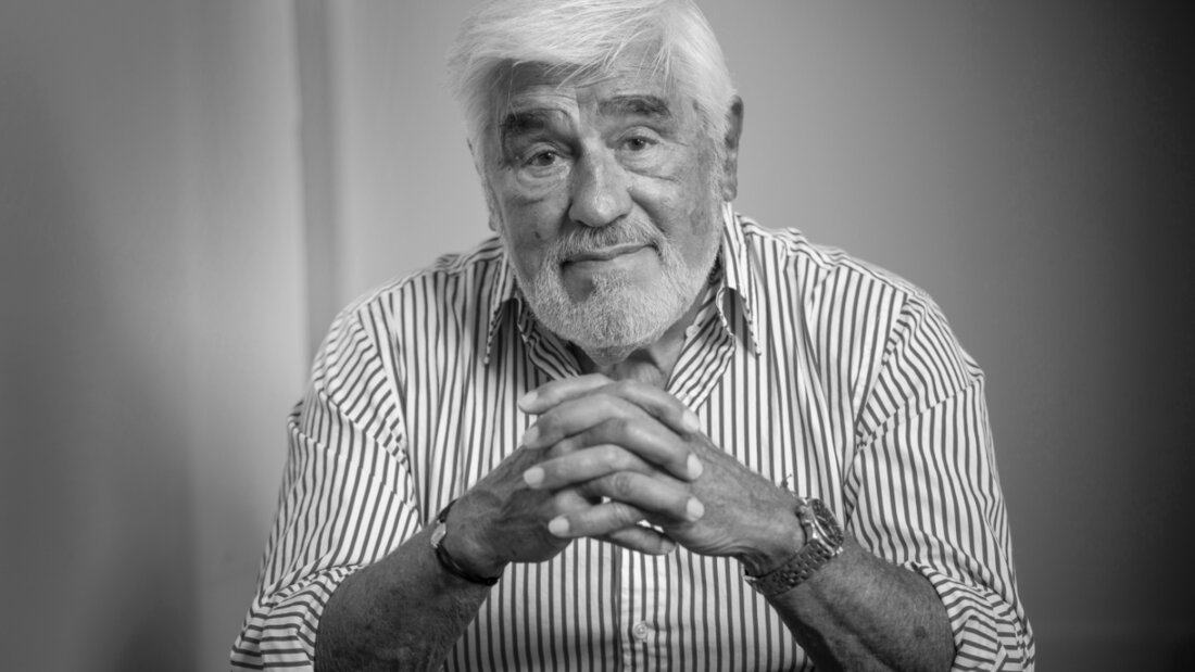 ARCHIV - Der Schauspieler Mario Adorf, aufgenommen anlässlich der Vorstellung seines Buchs «Schauen Sie mal böse - Geschichten aus meinem Schauspielerleben» im «Hotel Villa Kennedy». Foto: Andreas Arnold/dpa (Archivbild) 20260409101606785.jpg