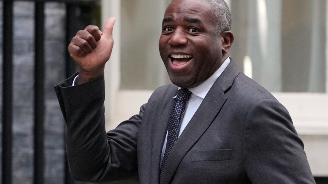 ARCHIV - Der stellvertretende britische Premierminister David Lammy kommt zu einer Kabinettssitzung in der Downing Street. Foto: Kin Cheung/AP/dpa 20260518101442949.jpg